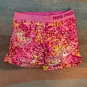 Medium Nike Pros